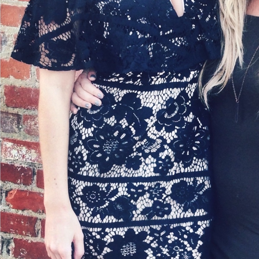 Selfie Leslie Black Floral Lace Long Sleeve Dress